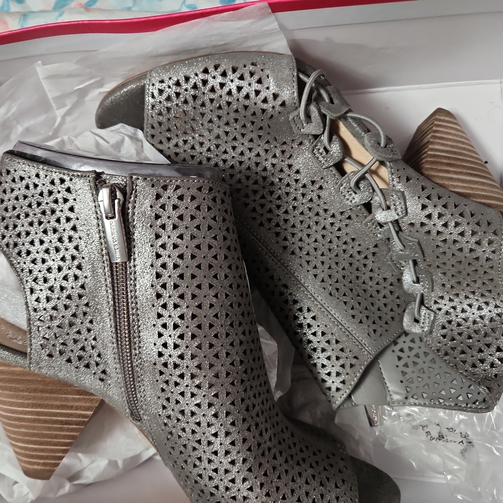 NWT Peweter booties